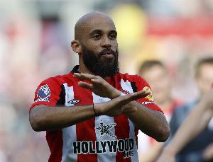 电讯报：曼联希望本周姆贝莫转会取得进展，可能还想签中卫