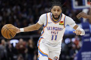 手感火热！以赛亚-乔半场4中4高效拿下10分3篮板