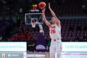 开云-防守积极拼到犯满离场！朱俊龙出场15分钟2中1拿到2分2篮板