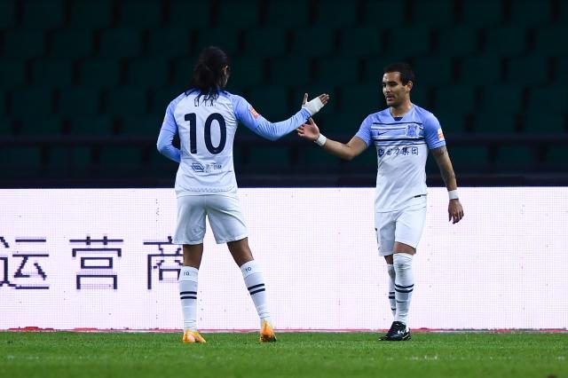 开云体育官网-卡尔多纳承接扎哈维衣钵 2轮3球已成球队新”大腿”