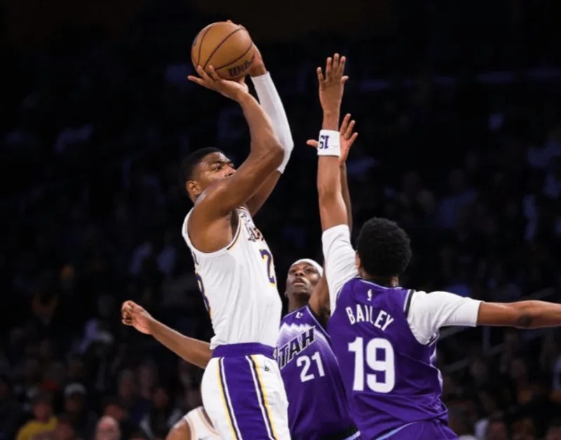 开云体育官网-八村垒本赛季三分命中率高达44.3%，创湖人队史单赛季新纪录